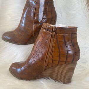 NEW Abata Adele Tan boots Size 7